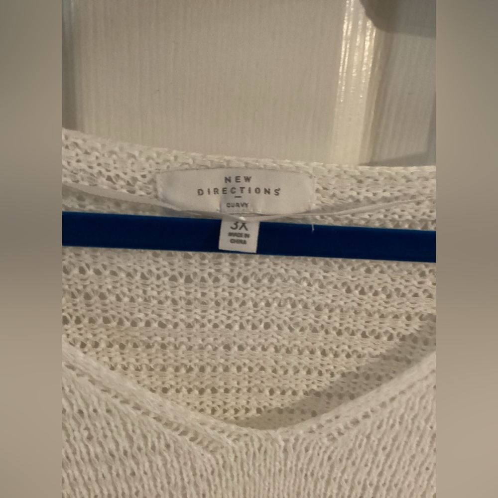 Lightweight, shortsleeved sweater